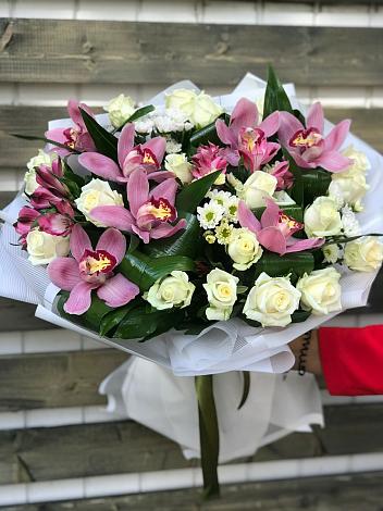 Букет цветов из: Розы и Хризантемы в Сергиевск