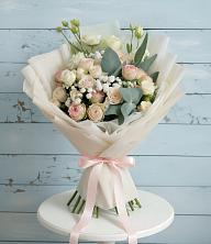 Букет цветов из:  Розы и Лизиантусы в Сергиевск