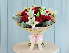 Букет цветов из:  Лилии и Розы #REPLACE_PRED# Сергиевск