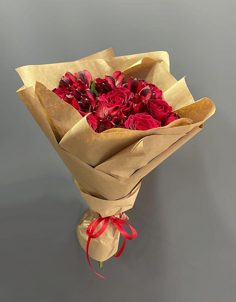 Букет цветов из: Альстромерии и Розы в Сергиевск