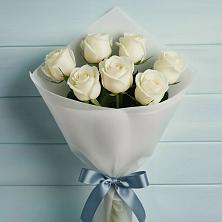 Букет 7 Белых роз Эдлесс Лав в Сергиевск