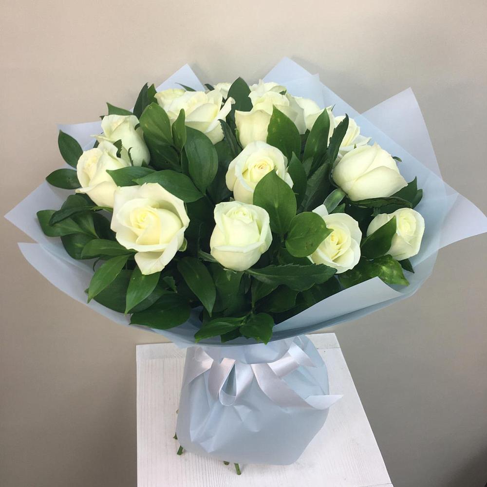 Букет 15 Белых роз Проуд в Сергиевск