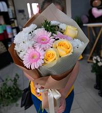 Букет цветов из:  Герберы, Розы и Хризантемы в Сергиевск