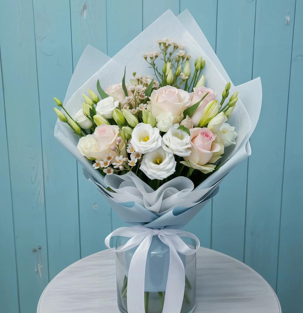 Букет цветов из: Розы и Лизиантусы в Сергиевск