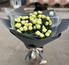 Букет Белые кустовые розы Солинеро в Сергиевск