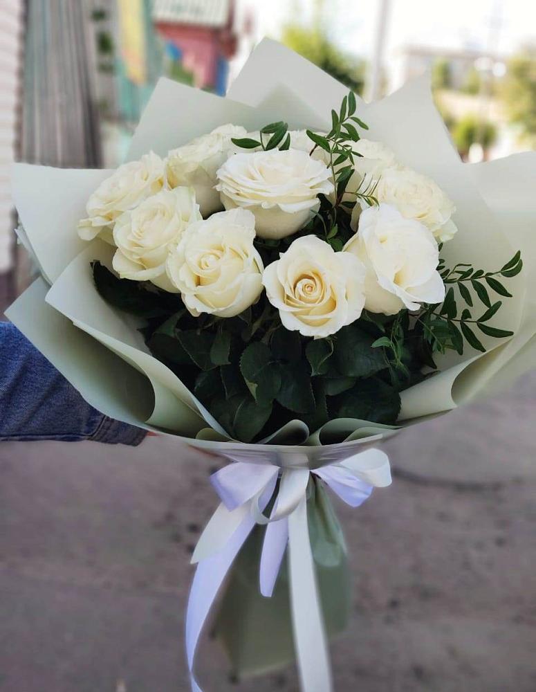 Букет Белые розы Проуд в Сергиевск