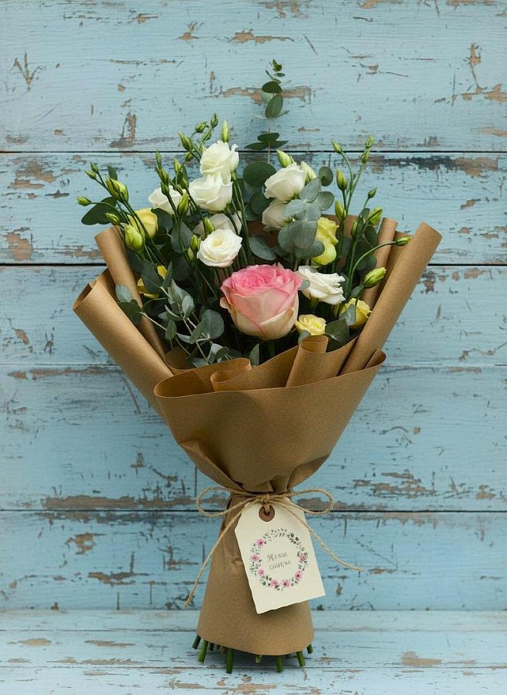 Букет цветов из: Розы и Лизиантусы в Сергиевск