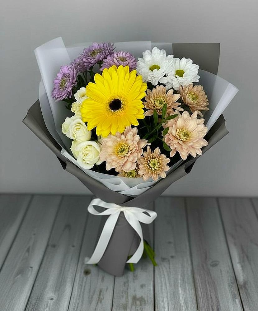 Букет цветов из: Розы, Герберы и Хризантемы в Сергиевск