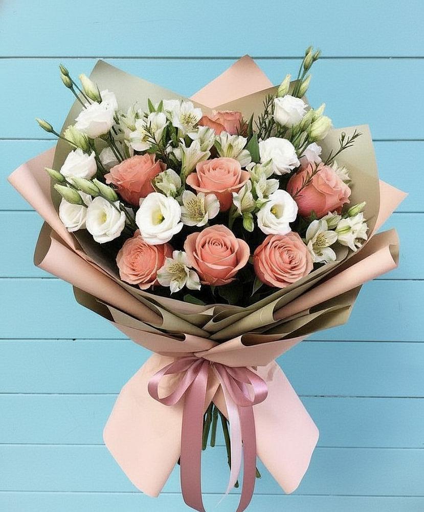 Букет цветов из: Розы, Альстромерии и Лизиантусы в Сергиевск