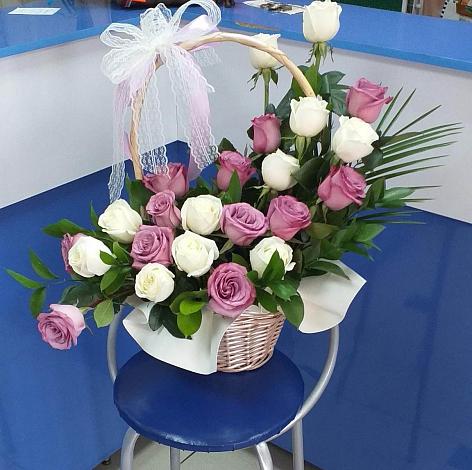 Цветочная композиция из Розы в корзине в Сергиевск