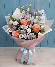 Букет цветов из:  Лизиантусы, Розы, Альстромерии и Гипсофила в Сергиевск