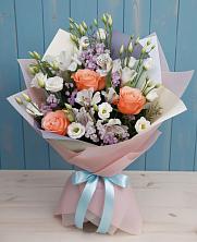 Букет цветов из:  Лизиантусы, Розы, Альстромерии и Гипсофила в Сергиевск