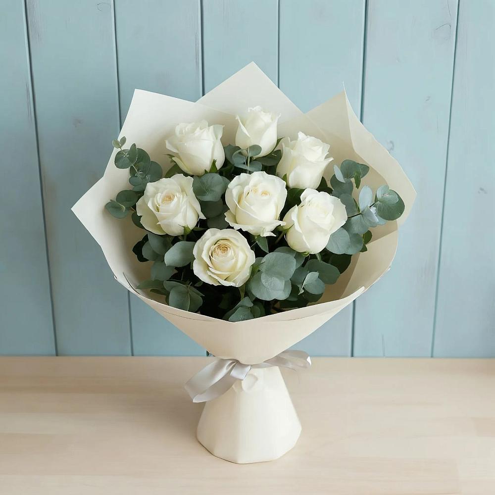 Букет Белые розы в Эвкалипте в Сергиевск