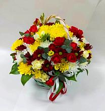 Цветочная композиция из Хризантемы и Розы в корзине в Сергиевск
