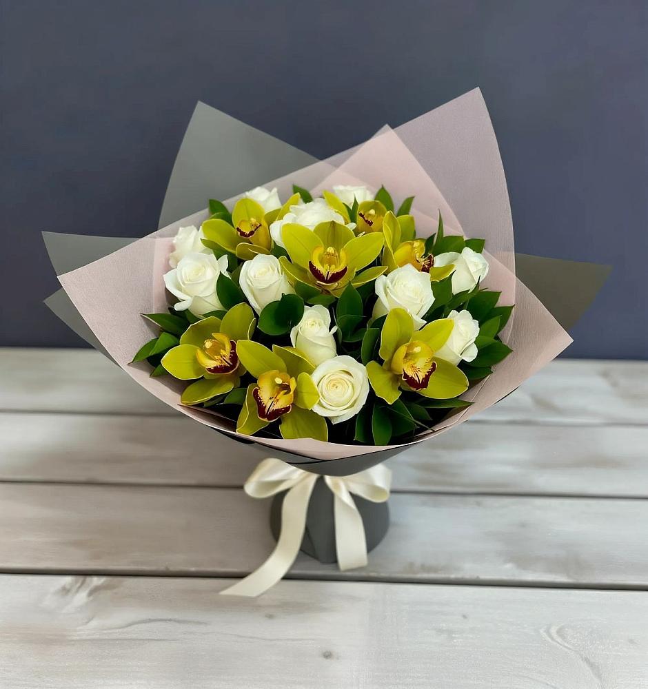 Букет цветов из: Орхидеи и Розы в Сергиевск