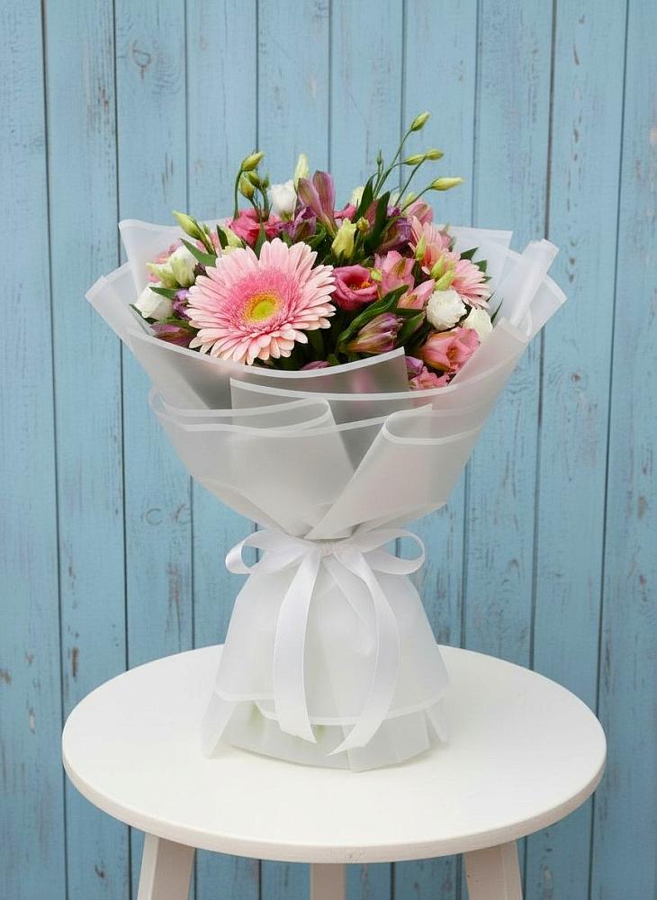 Букет цветов из: Герберы, Альстромерии и Лизиантусы в Сергиевск