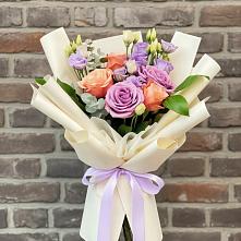Букет цветов из:  Лизиантусы и Розы в Сергиевск