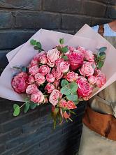 Букет розы в пальмах в Сергиевск Букет цветов из: Розы в Сергиевск
