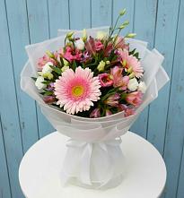 Букет цветов из:  Герберы, Альстромерии и Лизиантусы #REPLACE_PRED# Сергиевск