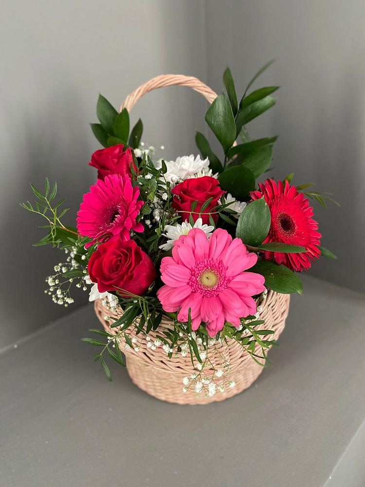 Цветочная композиция из Розы, Хризантемы и Герберы в корзине в Сергиевск