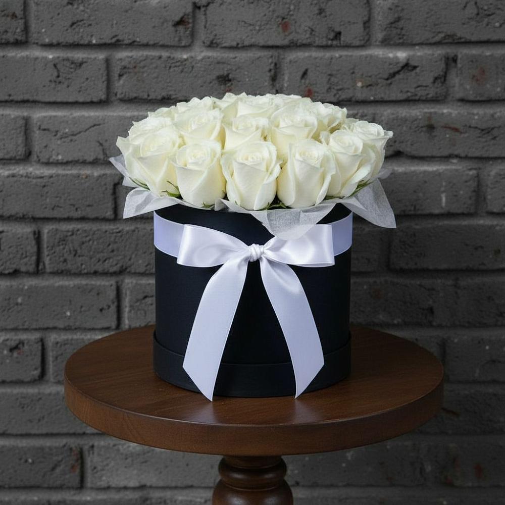 Цветочная композиция из Розы в шляпной коробке в Сергиевск