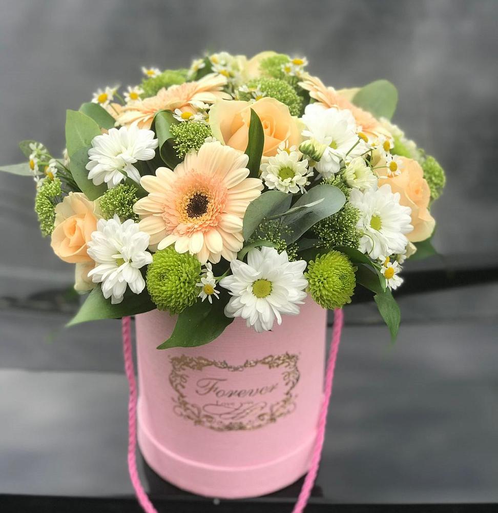 Цветочная композиция из Розы, Герберы и Хризантемы в шляпной коробке в Сергиевск