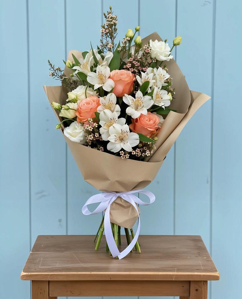 Букет цветов из: Альстромерии, Лизиантусы, Розы и Хризантемы в Сергиевск