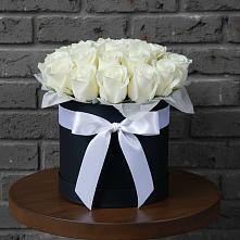 Цветочная композиция из Розы в шляпной коробке #REPLACE_PRED# Сергиевск